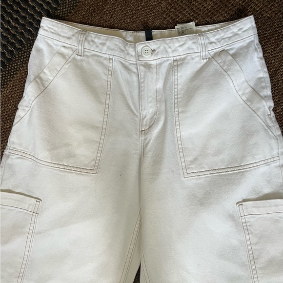 H&M DIVIDED White High Rise Super Wide Leg Utility Cargo Jeans Sz US 10 - Picture 2 of 6